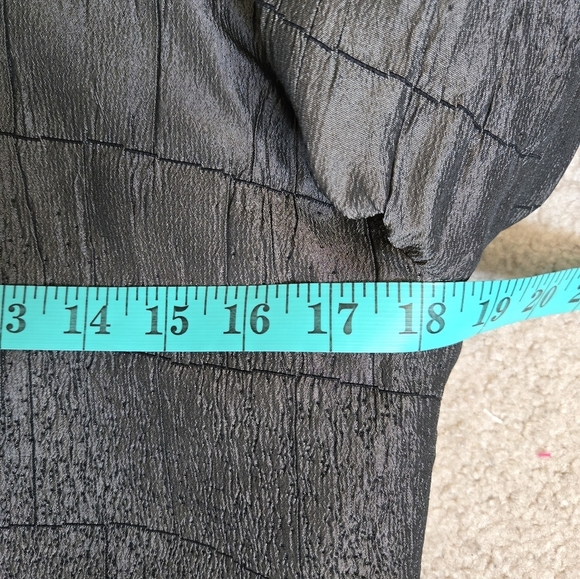 Jaqueline Conoir- Gray Textured Crop Jacket With Bwll Sleeves. Size 2 - Picture 12 of 13